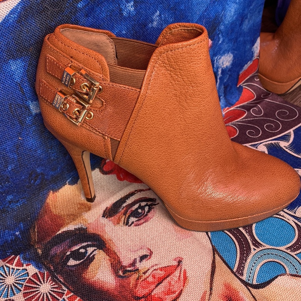 VINCE CAMUTO Ankle Bootie